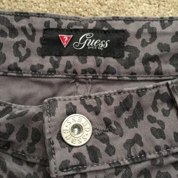Guess grey cheetah print denim shorts - Picture 3 of 4